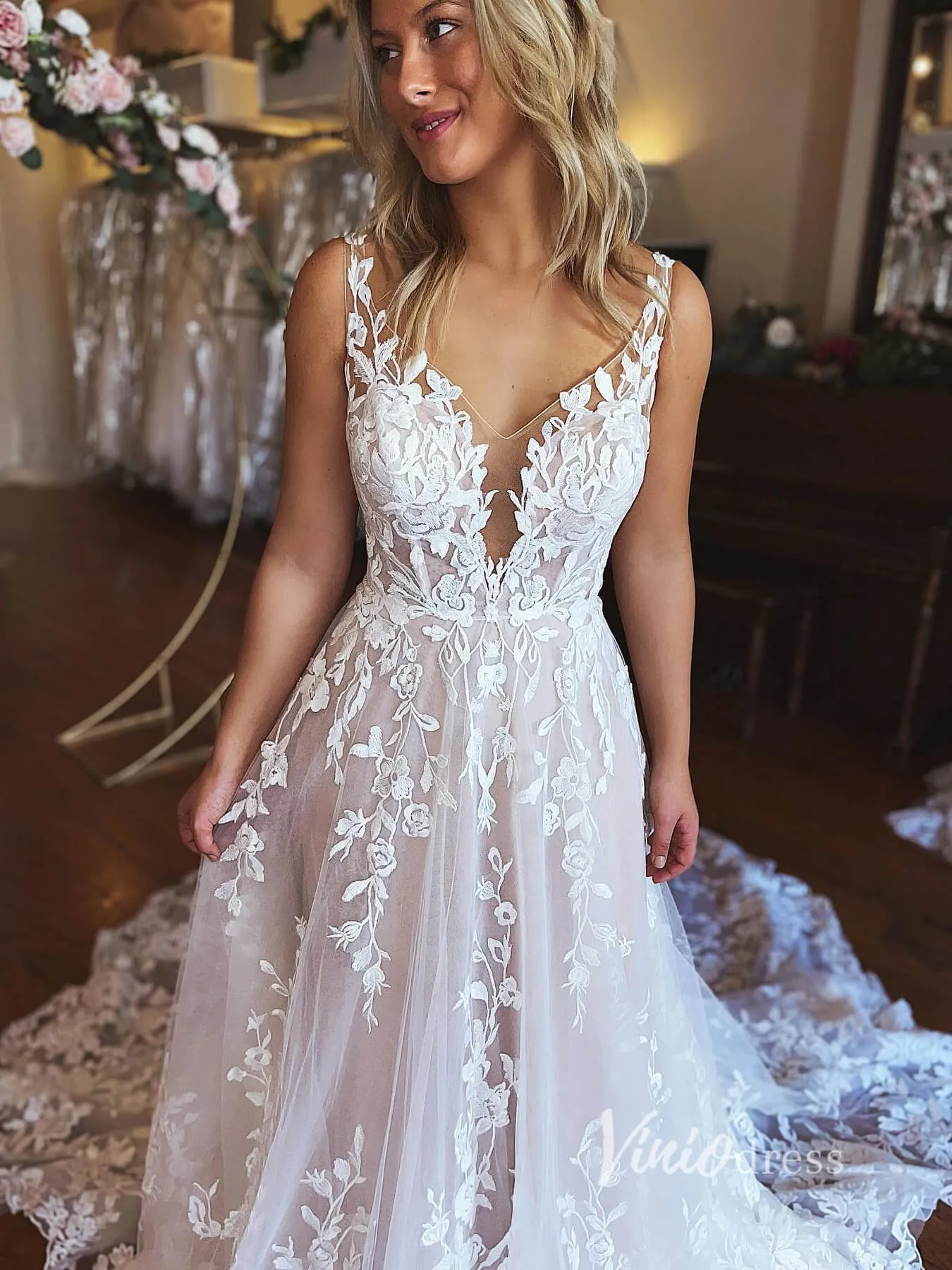 A-line Lace Wedding Dresses Romantic Country Wedding Gown VW2132