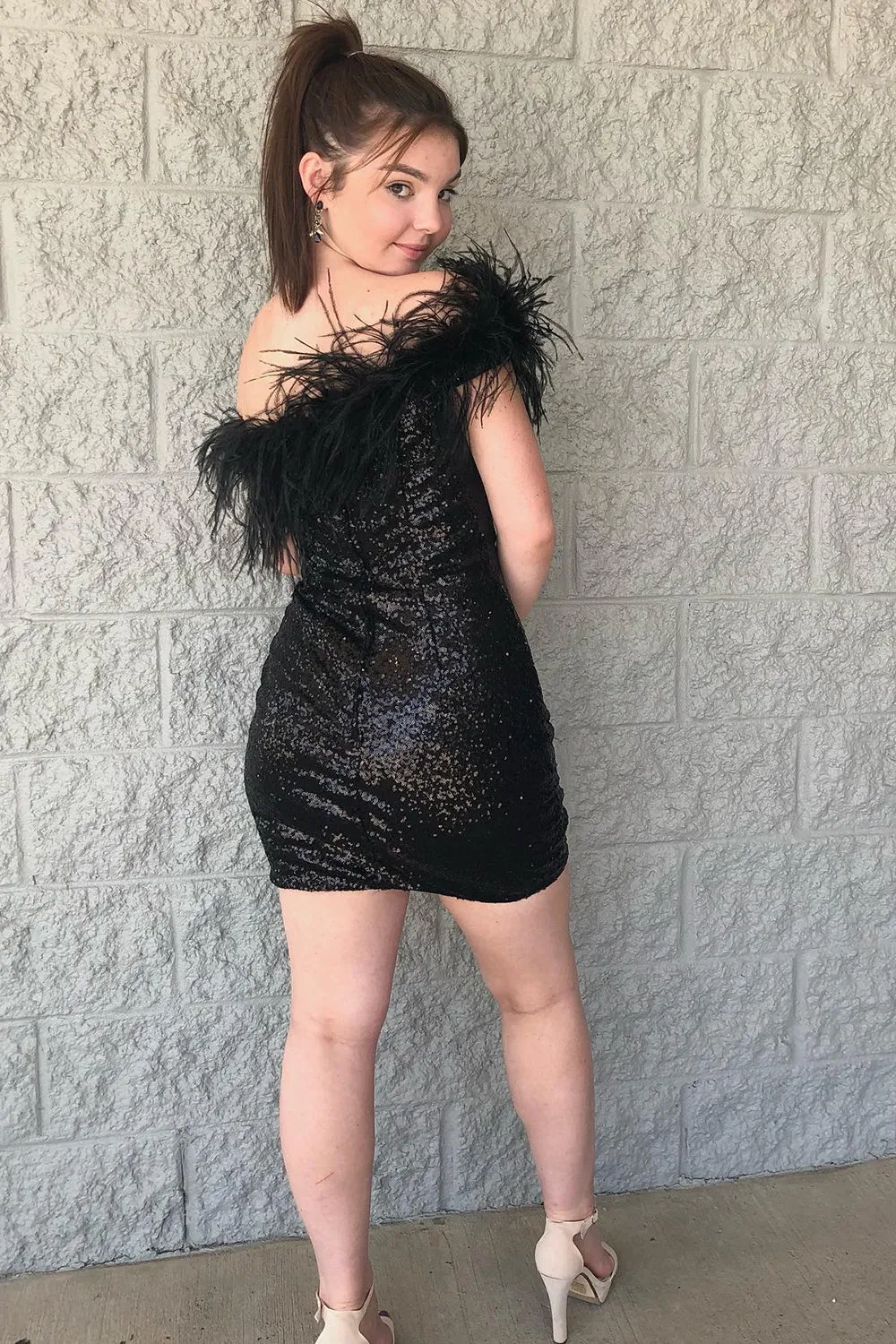 Black One Shoulder Sequins Short Cocktail Dress with Feathers