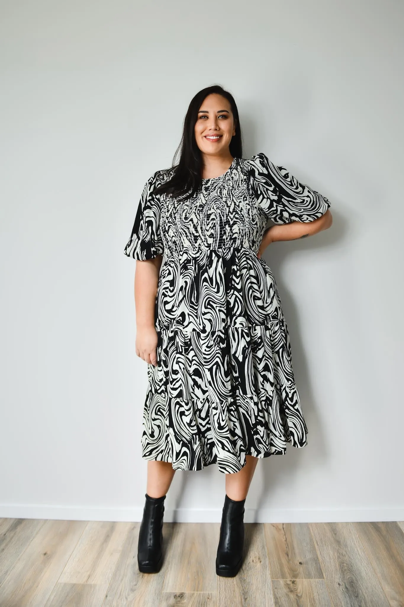 Saskia dress - Black & white 70's print