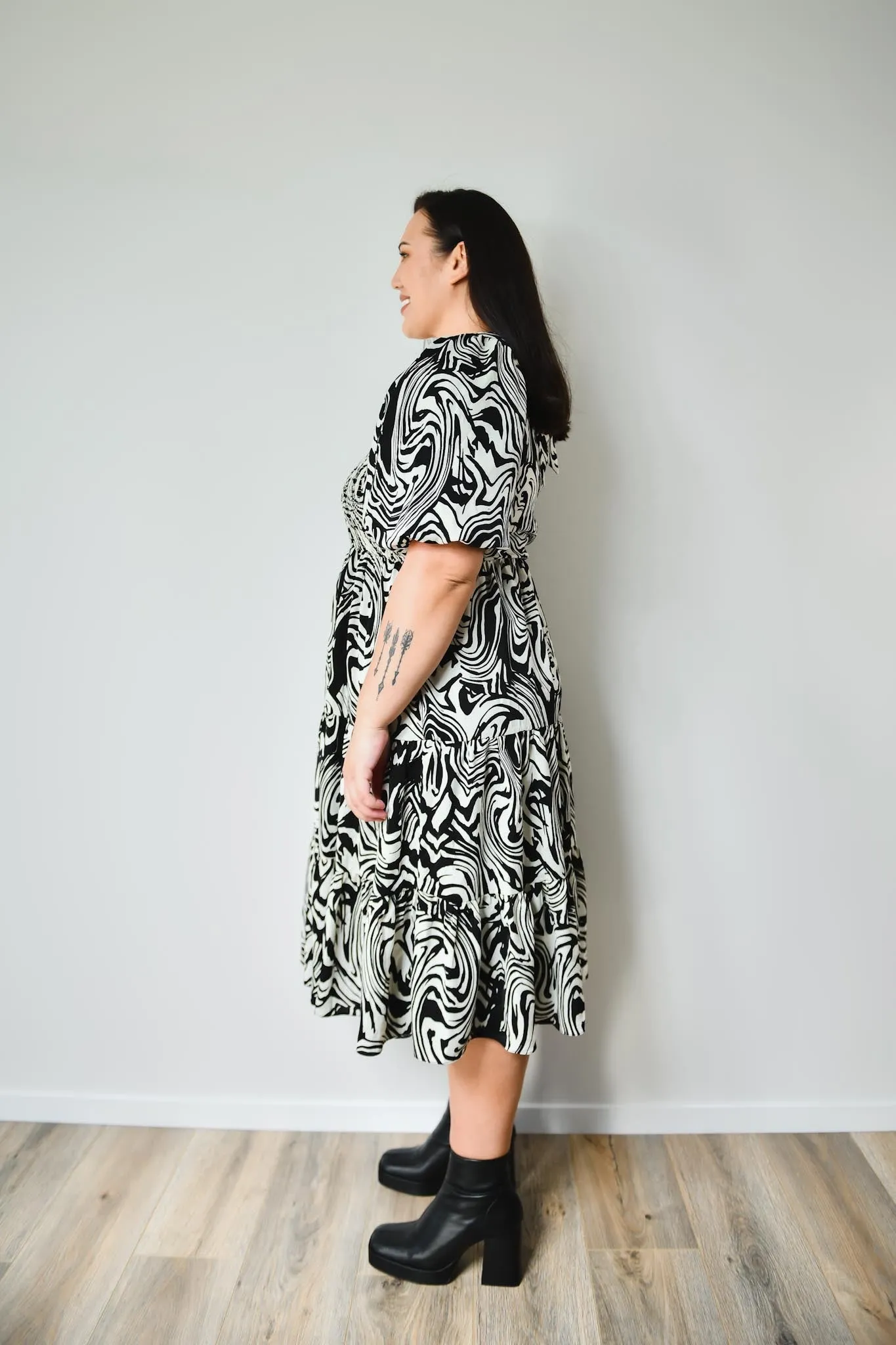 Saskia dress - Black & white 70's print