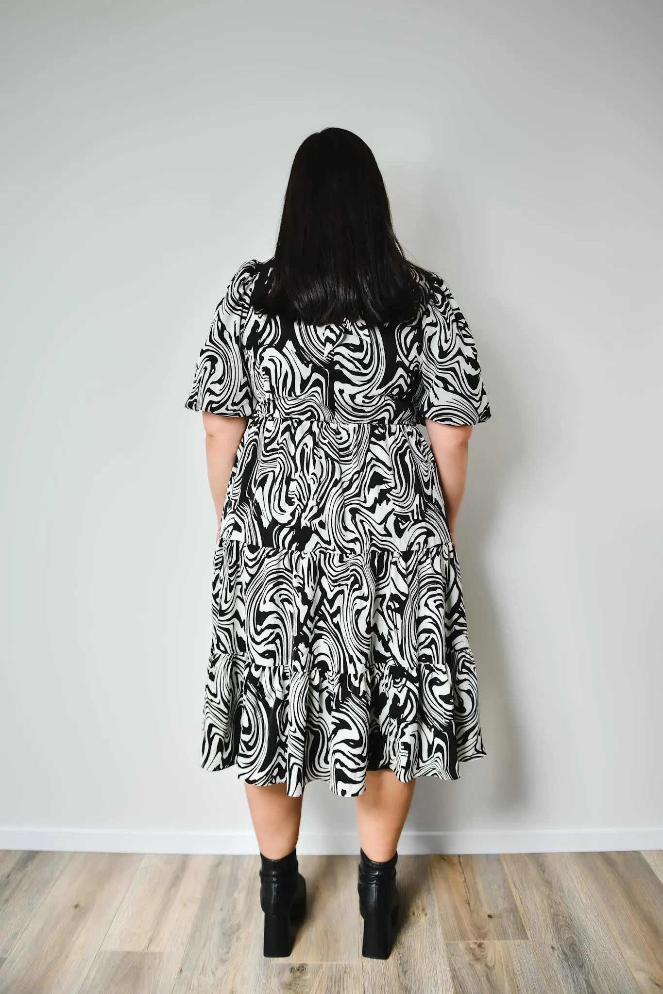 Saskia dress - Black & white 70's print