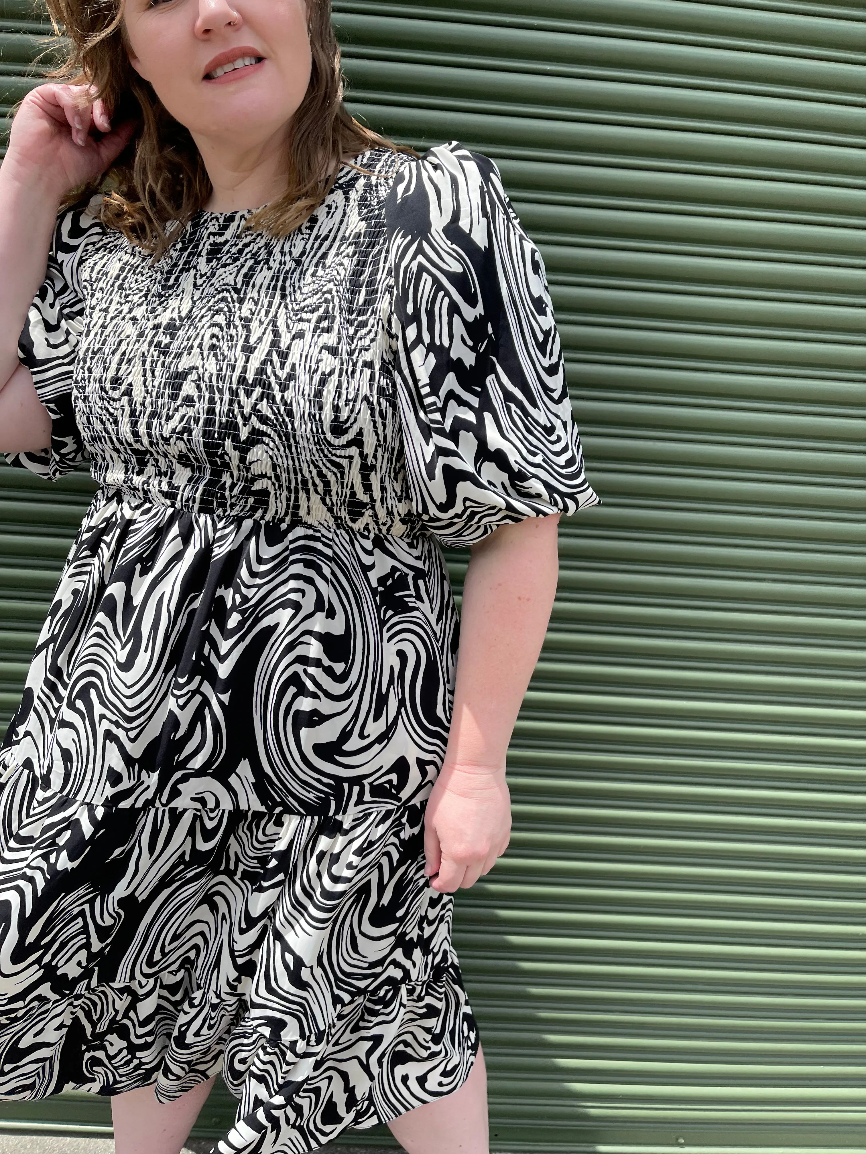 Saskia dress - Black & white 70's print