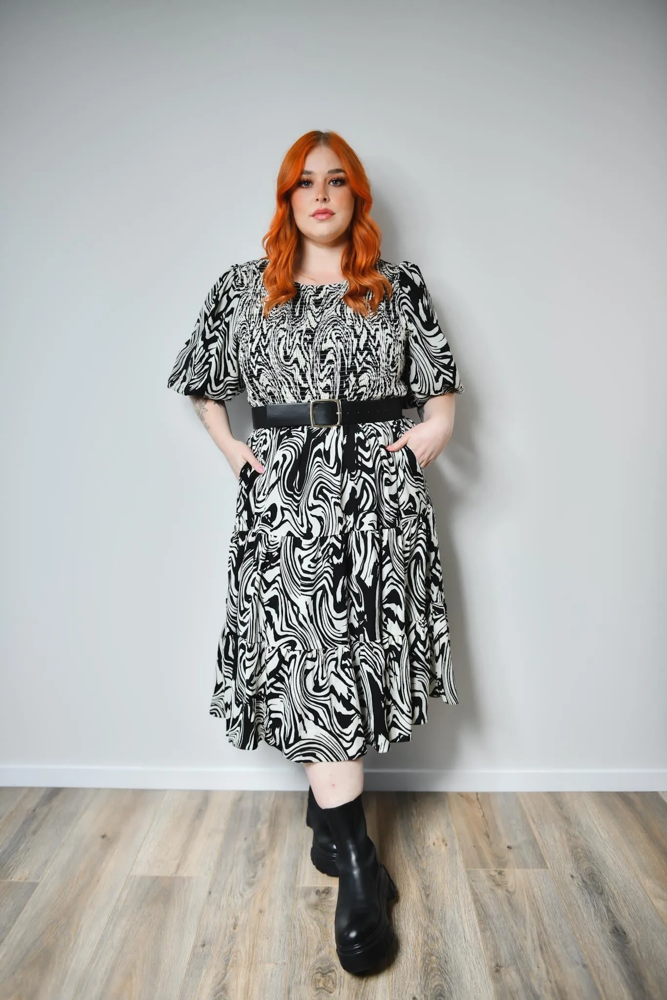 Saskia dress - Black & white 70's print