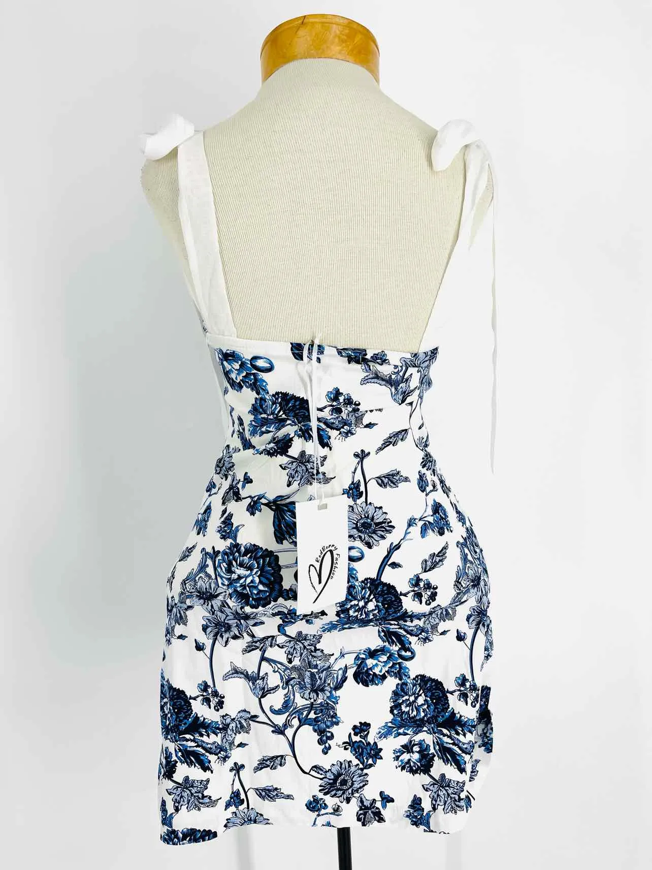 Size 8 Wh/Bl/Bk Floral NEW Dresses Dress